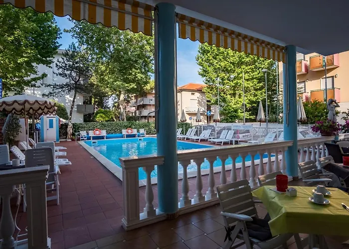 Dei Fiori - Sul Mare Con Piscina Hotel