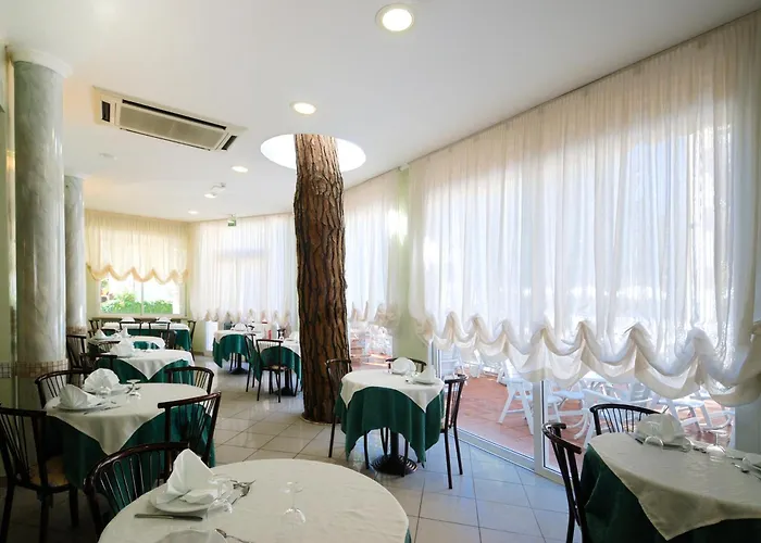 Hotel Dei Fiori - Sul Mare Con Piscina