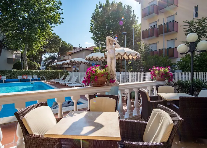 Hotel Dei Fiori - Sul Mare Con Piscina 3*