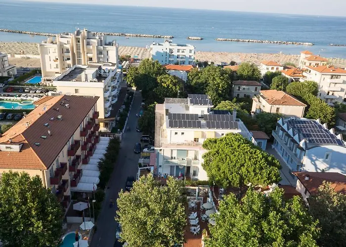 Hotel Dei Fiori - Sul Mare Con Piscina